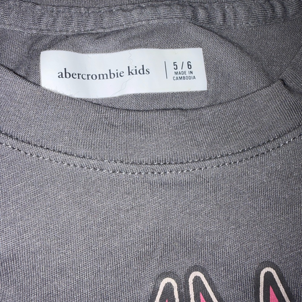 Abercrombie Kids Def Leppard Graphic Tee Size 5/6 | Band T-Shirt - Picture 2 of 3